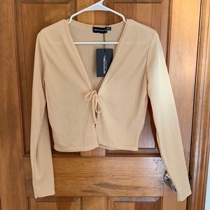 Prettylittlething tie front crop cardigan top nude/cream